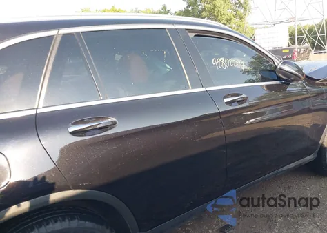 2019 Mercedes-Benz Glc 300 4Matic z USA, uszkodzony, nr VIN WDC0G4KB0KV174877